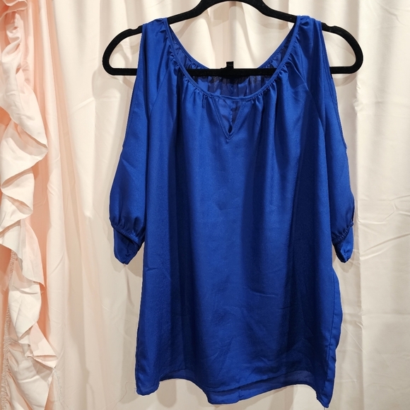 EXPRESS top | cold shoulder - Picture 2 of 6